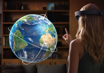 Phil Spencer cree que la VR tiene que evolucionar, y las Hololens son esa evolución