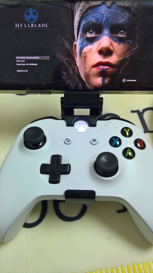 Console Streaming con mando de Xbox y soporte