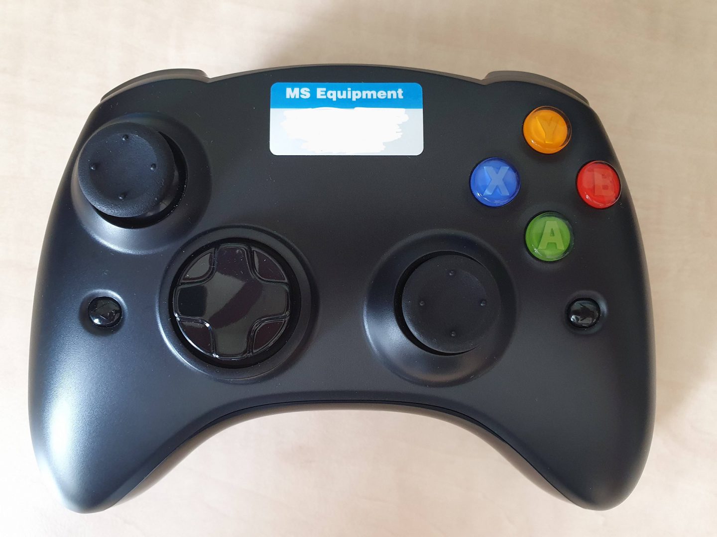 Así era uno de los primeros prototipos del mando de Xbox One - Os mostramos uno de los prototipos que precedieron al mando original de Xbox One, muy en la línea de Xbox 360.