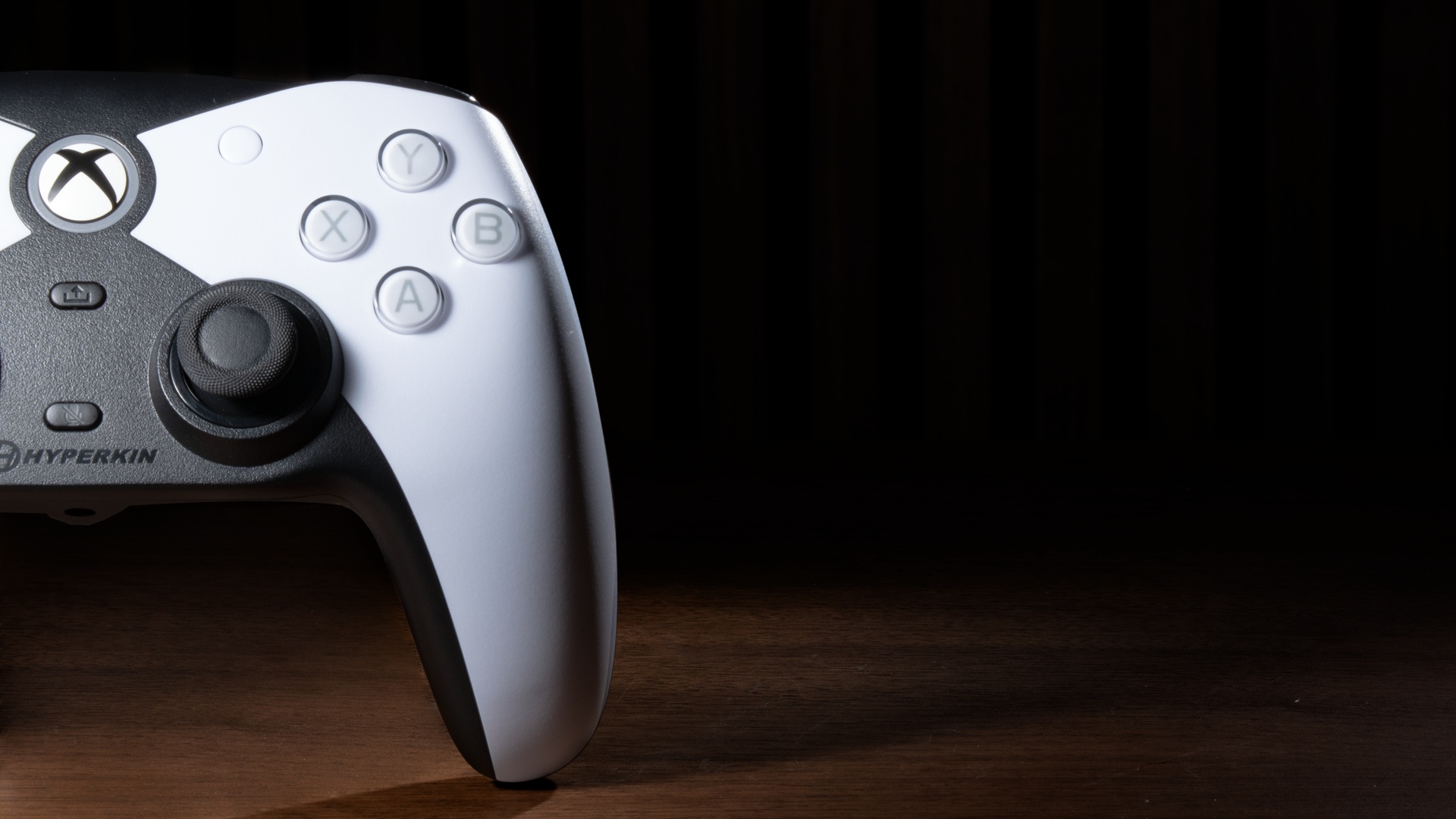 Hyperkin announces “The Competitor”, a controller that brings the classic symmetric configuration of two joysticks